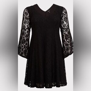 Torrid size 5 lace mini dress - bell sleeves